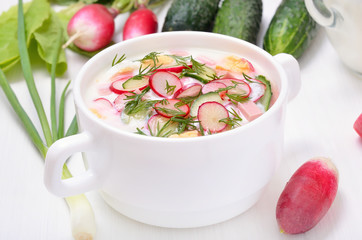 Yoghurt soup with radish, cucumber and dill