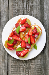 Bruschetta with strawberries and kiwi