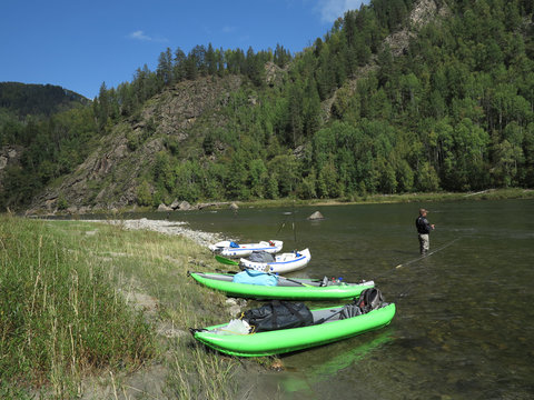 People are awesome - kayak trip down the river Irkut (Russia) in wildernes