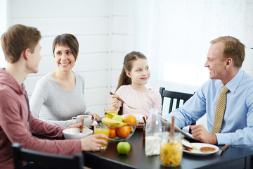 Obraz na płótnie Canvas Modern family having sustainable food for breakfast