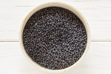 Schwarze Belugalinsen in einer Schüssel