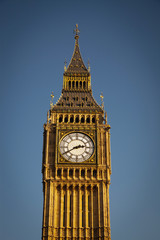 Fototapeta na wymiar iconic Big Ben and Houses of Parliament, London