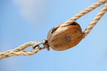 Fotobehang houten katrol van een zeilschip © Carmela