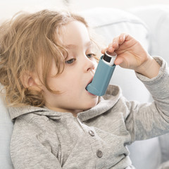 Small but conscious how to treat asthma - obrazy, fototapety, plakaty