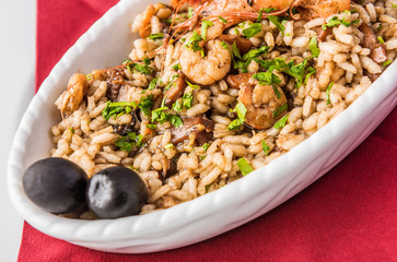 Boiled rise with seafood and black olives