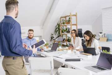 Obraz premium Businessman Holding a Business Meeting