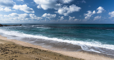 Волны Средиземного моря