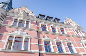 saniertes Altbauhaus mit Backsteinfassade