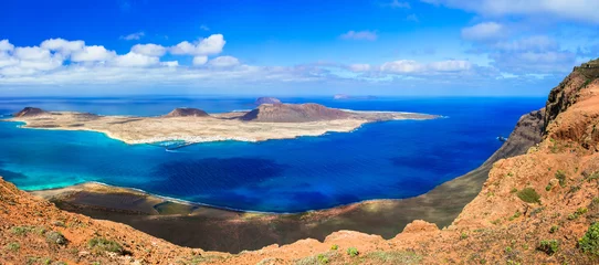 Foto op Aluminium Scenery of Lanzarote - panoramic view from Mirador del Rio. Canary islands © Freesurf