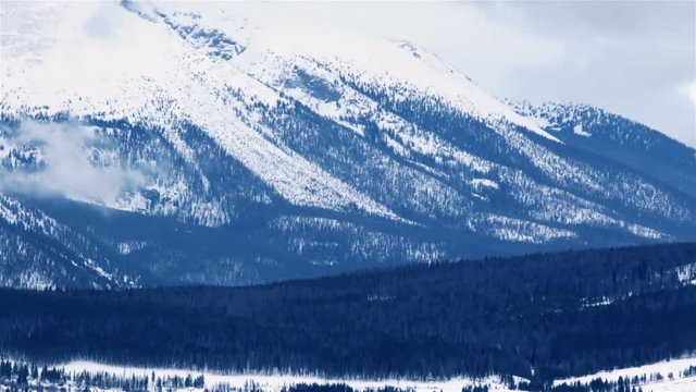 Colorado mountains covered in snow in the Winter