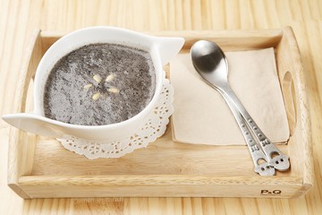 Heugimja juk.  Black Sesame Porridge 