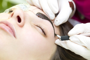 Mikrobleyding eyebrows workflow in a beauty salon 