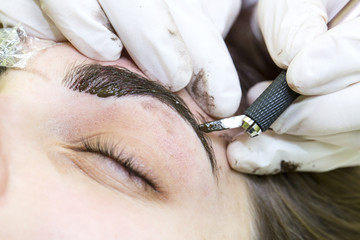 Mikrobleyding eyebrows workflow in a beauty salon 