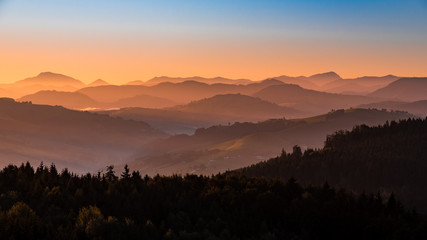 Naklejka premium Morgenrot in den Bergen