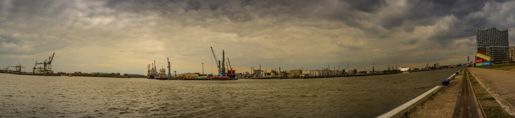 Panorama vom Hamburger Hafen