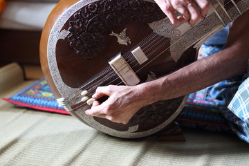 Sitar, strumento indiano