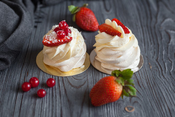 Meringues with fresh berries