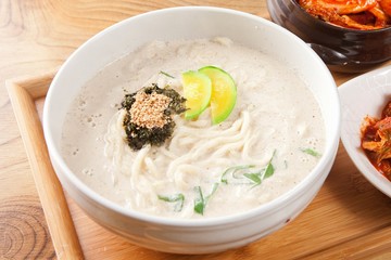 deulkkae kalguksu. Noodle Soup with Perilla Seed