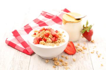 muesli and berry fruit