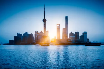 Fotobehang De horizonpanorama van Shanghai in blauwe toon. © fanjianhua
