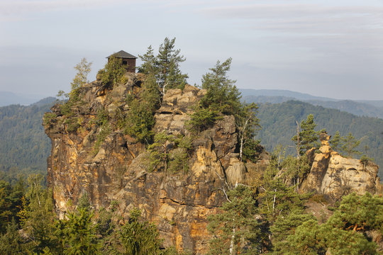 Rudolf Kamen / Stone with lookout hut on the top, Medvedi Diry, Ceske Svycarsko / Bohemian Switzerland National Park, Czech Republic, September 2008
