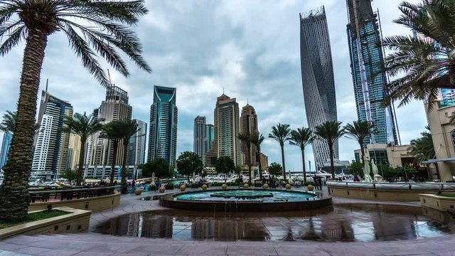 Timelapse of the people play near the fountain at Dubai Marina(Cayan Tower), UAE
