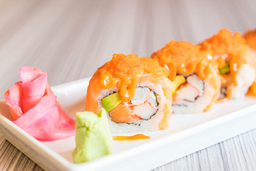 salmon sushi roll
