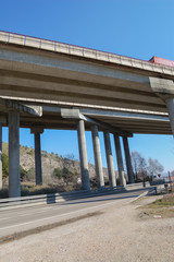 Puente sobre carretera