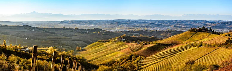 Rolgordijnen breed panorama van de regio Langhe in Noord-Italië, in de herfst, unes © stefanocar_75