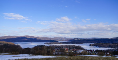 Bieszczady widok na Jezioro Solińskie z Polańczyka .