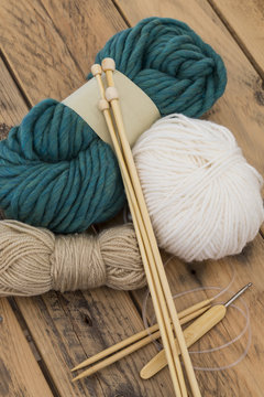 Knitting needles and wool