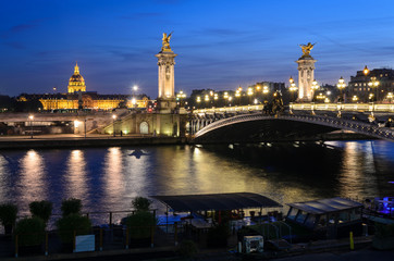 Fototapeta na wymiar Paris Bridge Alexandre III and Hotel national des Invalides