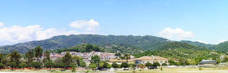 Fototapeta na wymiar Panorama des Ortes Policastro Bussentino