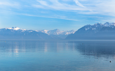 Naklejka premium Krajobrazowy widok na jezioro Leman