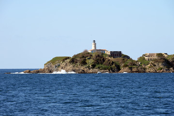Fototapeta na wymiar Leuchturm auf der Insel Ribaud Hyeres Cote d´Azur
