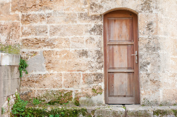 Fototapeta na wymiar wall with wooden vintage door.
