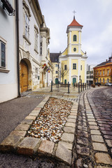 Fototapeta na wymiar Franziskanerkirche in Eisenstadt mit Joseph Haydn Gasse