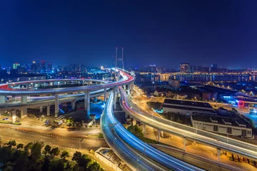 Fotobehang Nanpubrug Moderne brug bij nacht in Shanghai, China