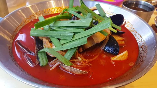 picy champon   It is a dish. It is Champon. It is an irritating red color. delicious. 