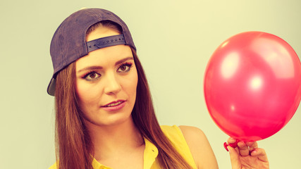 Naklejka premium Teenage girl with red balloon.