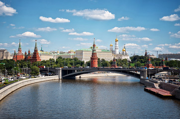 Obraz premium Russia. Moscow-river on Kremlin background.
