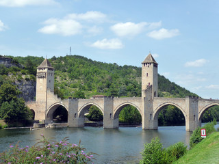 Fototapeta na wymiar Pont Valentré (Valentré Bridge) in the city of Cahors, FRANCE