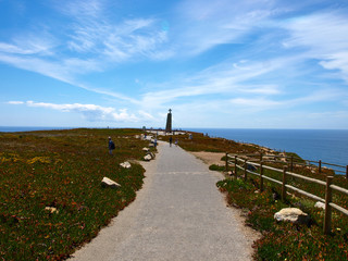 Fototapeta na wymiar Stone cross marker of Cabo da Roca cape in Portugal ポルトガル、ロカ岬の草原に立つ十字架の塔