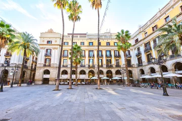 Fototapeten BARCELONA, SPAIN - November 10: Plaza Real Placa Reial . Royal Square Catalonia © castecodesign