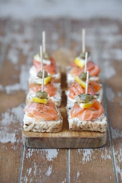 Mini canap&eacute;s with smoked salmon and capers