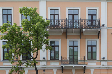 Fototapeta na wymiar facade of a residential building in the town of Kronstadt