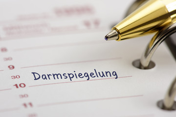 Terminkalender mit Eintrag für Krebsvorsorge und Darmspiegelung