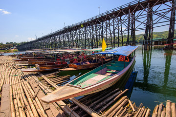 The boat at wood bridge