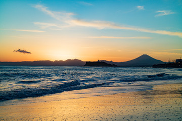 稲村ケ崎から富士山・江の島を望む夕景