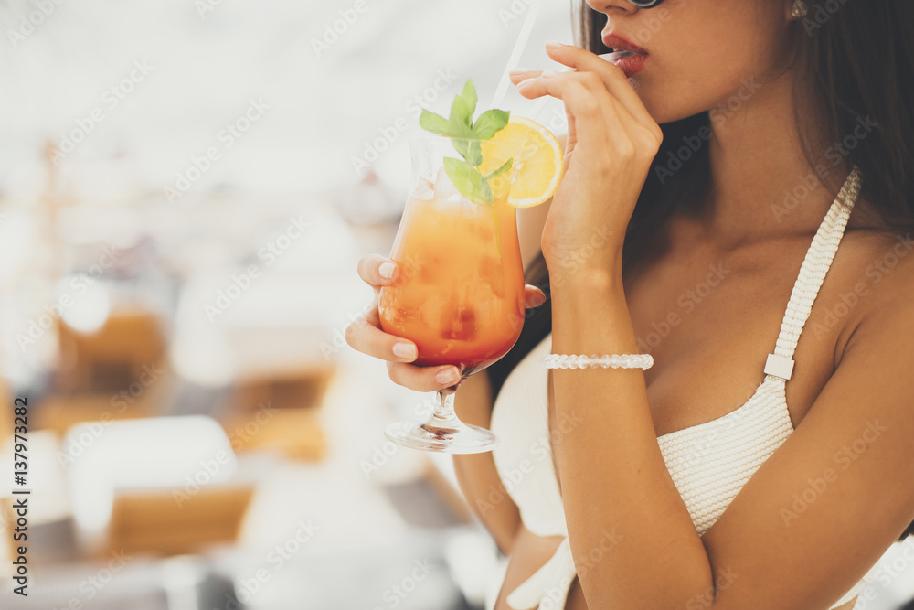 Poster Young woman with coctail on the beach at summer